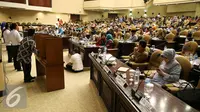 Suasana pemilihan suara Ketua DPD RI saat rapat Paripurna DPD luar biasa di Nusantara V Gedung Parlemen, Senayan, Jakarta, Selasa (11/10). Mohammad Saleh terpilih dengan suara terbanyak 61 suara.(Liputan6.com/Johan Tallo)