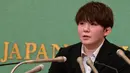 Rina Gonoi (23), mantan perwira SDF Jepang, mengambil bagian dalam konferensi pers di National Press Club di Tokyo, Senin (30/1/2023). Mantan Pasukan Bela Diri Darat Jepang (GSDF), yang dilecehkan secara seksual oleh rekan-rekannya, mengatakan pada 30 Januari dia menggugat pemerintah dan para pelaku atas permintaan maaf dan perlakuan buruk yang "dangkal" yang dia terima. (Richard A. Brooks / AFP)
