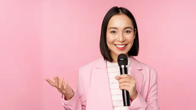 5. Pertahankan Sikap Tenang dan Senyum yang Tulus