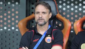Pelatih Persija Jakarta, Mauricio Souza di Jakarta International Stadium dalam duel versus Persita Tangerang pada pekan pertama BRI Super League, Minggu (10/8/2025). (Bola.com/M. Iqbal Ichsan)