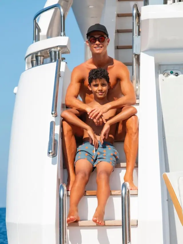 Cristiano Ronaldo dan Cristiano Jr. (Instagram/ cristiano)