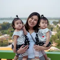 Mendidik anak kembar./Copyright shutterstock.com/g/Pisit+Sangkaboad