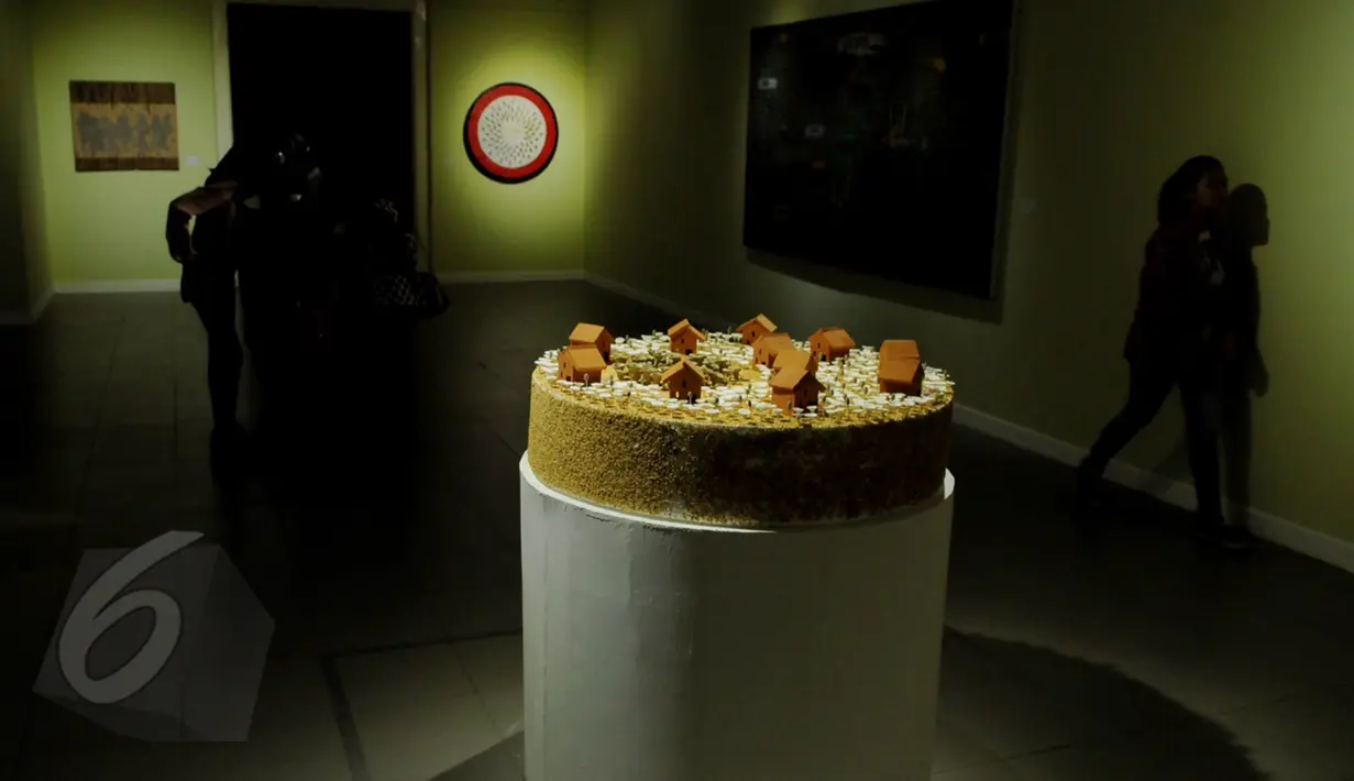 Terlihat maket rumah di Pameran seni rupa nusantara 2015 bertajuk Art - Chipelago di Galeri Nasional, Jakarta, Kamis (28/05/2015). Pameran ini diikuti oleh 106 perupa dari 23 provinsi di Indonesia, Malaysia, dan Filipina. (Liputan6.com/Andrian M Tunay)