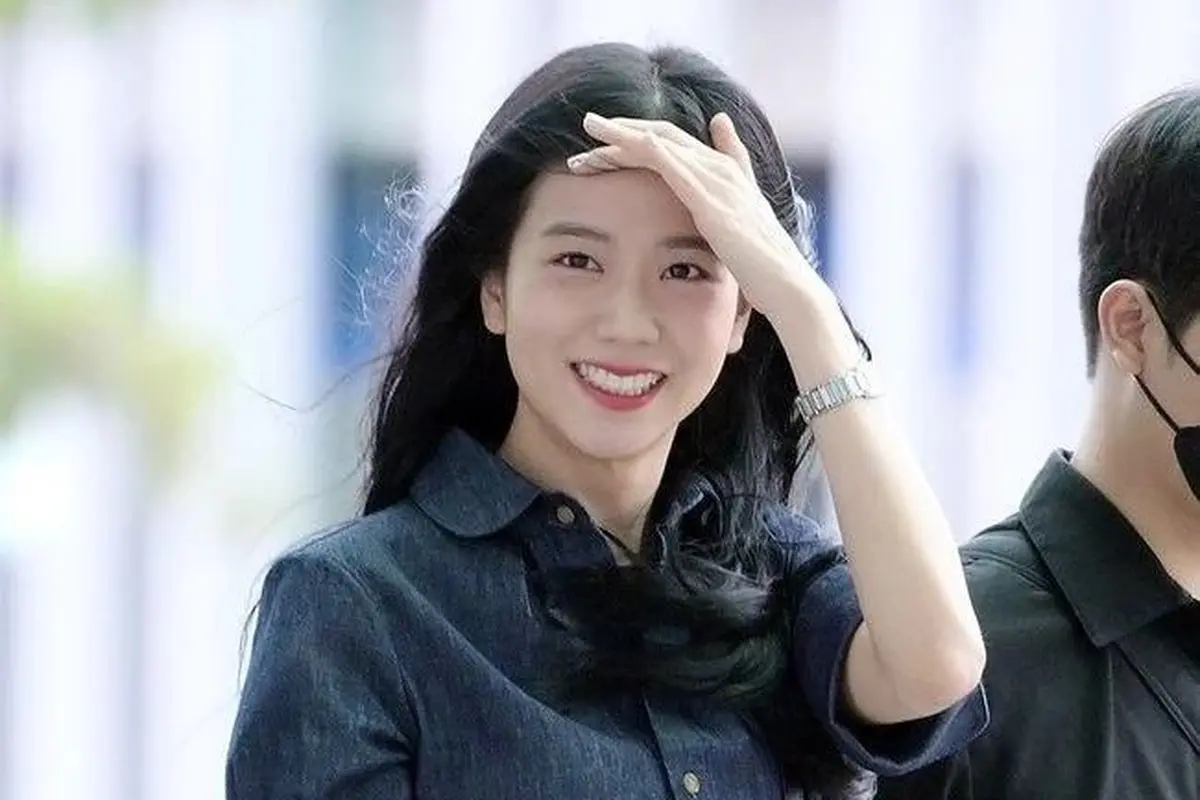 Jisoo BLACKPINK di bandara Incheon