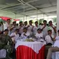 Para pensiunan tentara yang pernah bergabung di pasukan Yonif 411 Pandawa / Kostrad saling melepas kangen dan berbagi kenangan saat bersama-sama berada di asrama. Foto: liputan6.com/edhie prayitno ige&nbsp;