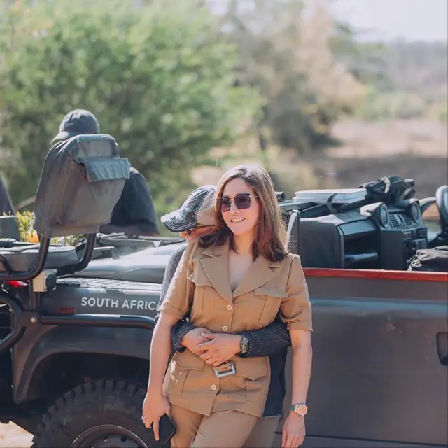 Gaya Maia Estianty dan Irwan Mussy saat jalajahi Afrika