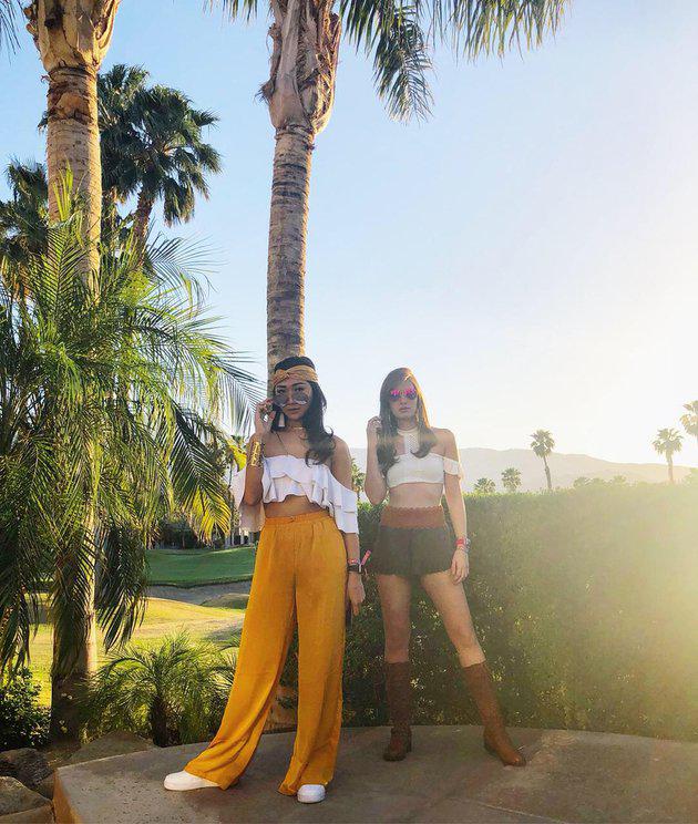 Bukan hal yang baru lagi. Coachella sendiri memang identik dengan penampilan ala boho chic. Setiap pengunjung yang hadir pasti berlomba-lomba untuk menunjukkan fashion terbaiknya./Copyright instagram/ramadhaniabakrie 