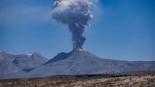 Ilustrasi erupsi gunung api
