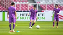 Pemain Timnas Vietnam, Do Duy Manh melakukan latihan resmi menjelang laga semifinal Piala AFF 2022 melawan Timnas Indonesia yang berlangsung di Stadion Utama Gelora Bung Karno (SUGBK), Jakarta, Kamis (05/01/2023). (Bola.com/Bagaskara Lazuardi)