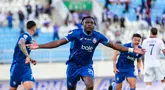 Striker Arema FC, Samule Otusanya, melakukan selebrasi setelah mencetak gol penyeimbang 2-2 saat menghadapi Bhayangkara Presisi Lampung FC dalam lanjutan BRI Super League 2026/2027 di Stadion Kanjuruhan, Malang, Sabtu (10/10/2026). Gol tersebut memastikan Singo Edan bangkit setelah tertinggal dua gol pada babak pertama dan menyelamatkan satu poin di hadapan Aremania. (Bola.com/Iwan Setiawan)