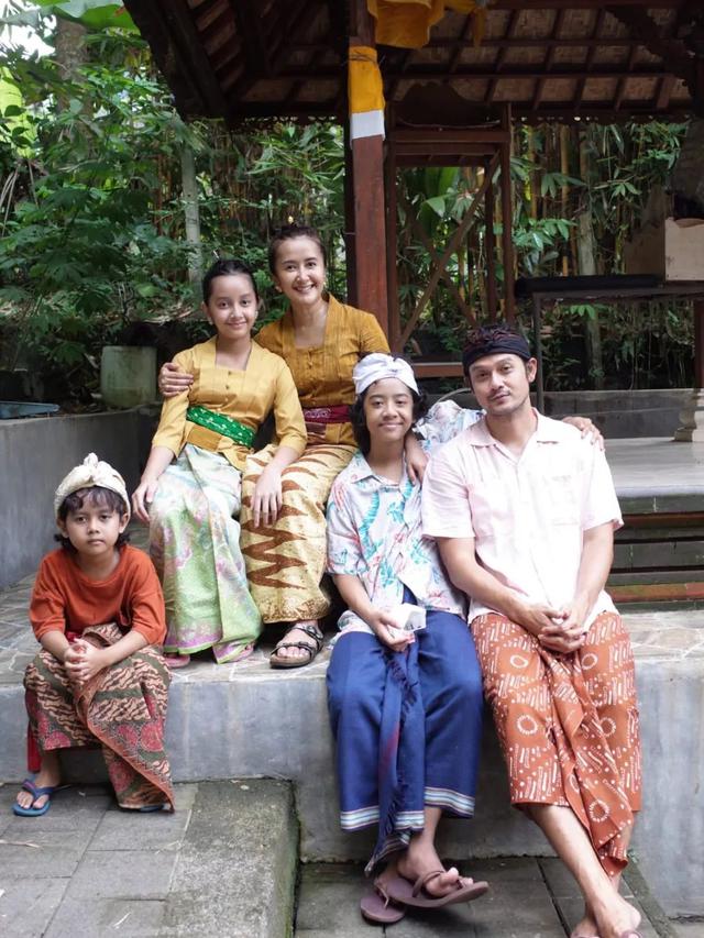 Widi Mulia Hamil Anak ke-4, Ini 7 Pemotretan Keluaga Dwi Sasono yang Selalu Kompak