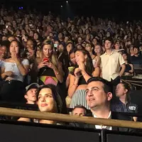 Kendall Jenner nonton konser Harry Styles tanpa didampingi kekasihnya Ben Simmons. (Sumber Foto: E!News)