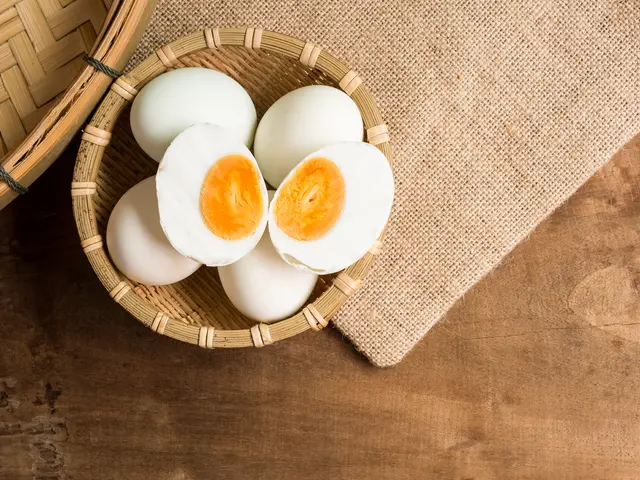 Cara Membuat Telur Asin Yang Enak Dengan Air Dan Garam Lifestyle Fimela Com