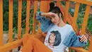 Berparas cantik, wanita kelahiran 1996 ini selalu memukau penggemarnya dengan tampil memesona dan kekinian. Apalagi, Febby Rastanty sering tampil dengan gaya kasuan dengan mengenakan denim. Meski terkesan simpel, pesonanya tetap terpancar. (Liputan6.com/IG/@febbyrastanty)