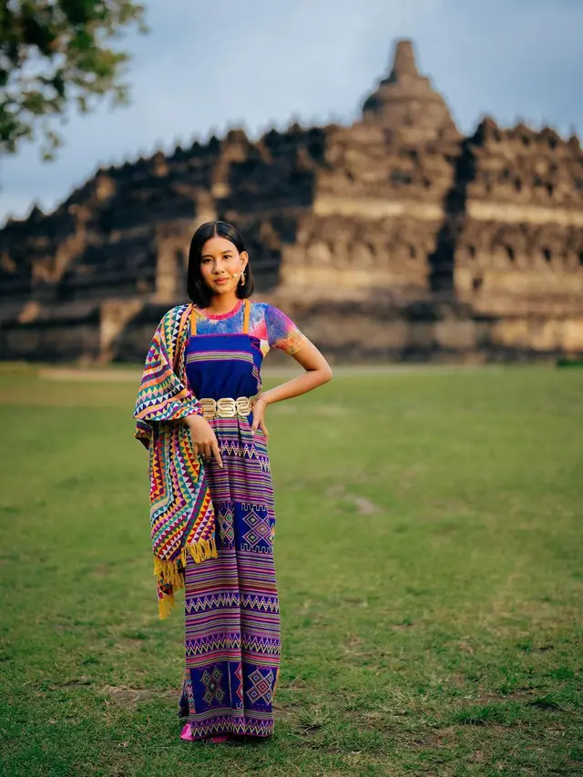 Adu Gaya Prilly Latuconsina dan Shenina Cinnamon dalam Balutan Tenun Warna-Warni di FFI