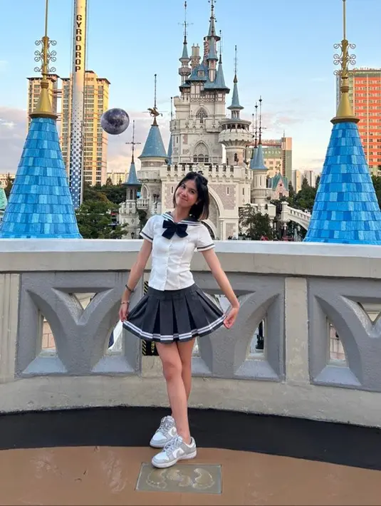 <p>Penampilan Kyra makin hari memang terlihat semakin cantik memesona. Dengan gaya rambut pendek, ia terlihat sangat fresh. [Foto: instagram/kyrawahab]</p>