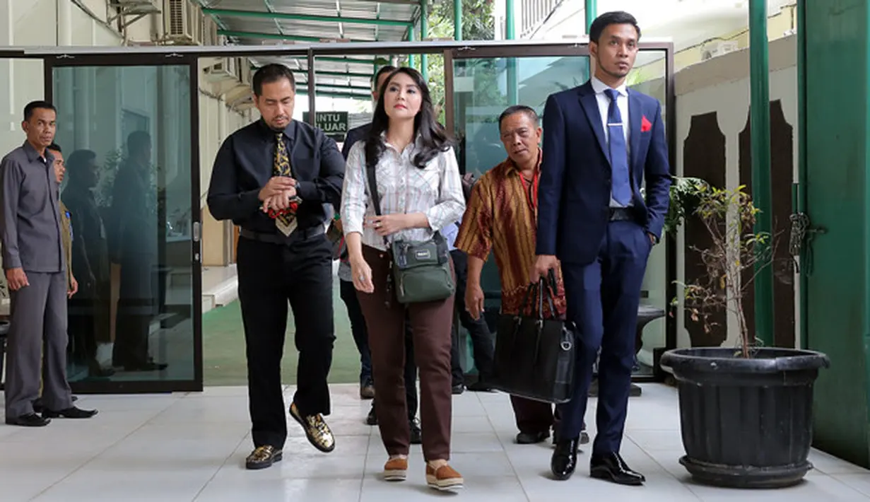 "Ooo, gak tahu deh. Tapi kata pembantu saya kemarin ga ada yang datang," kata Tessa melalui pesan singkat, Rabu (21/2/2018). (Deki Prayoga/Bintang.com)