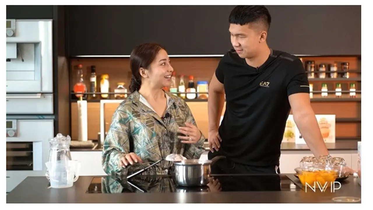 Masak Buat Suami, Ini 10 Potret Nikita Willy dan Indra Priawan Setelah Menikah