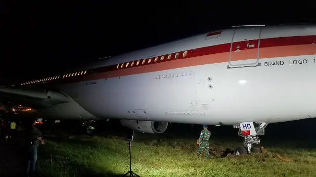 Pesawat Garuda Indonesia Tergelincir di Bandara Sultan Hasanuddin Makassar