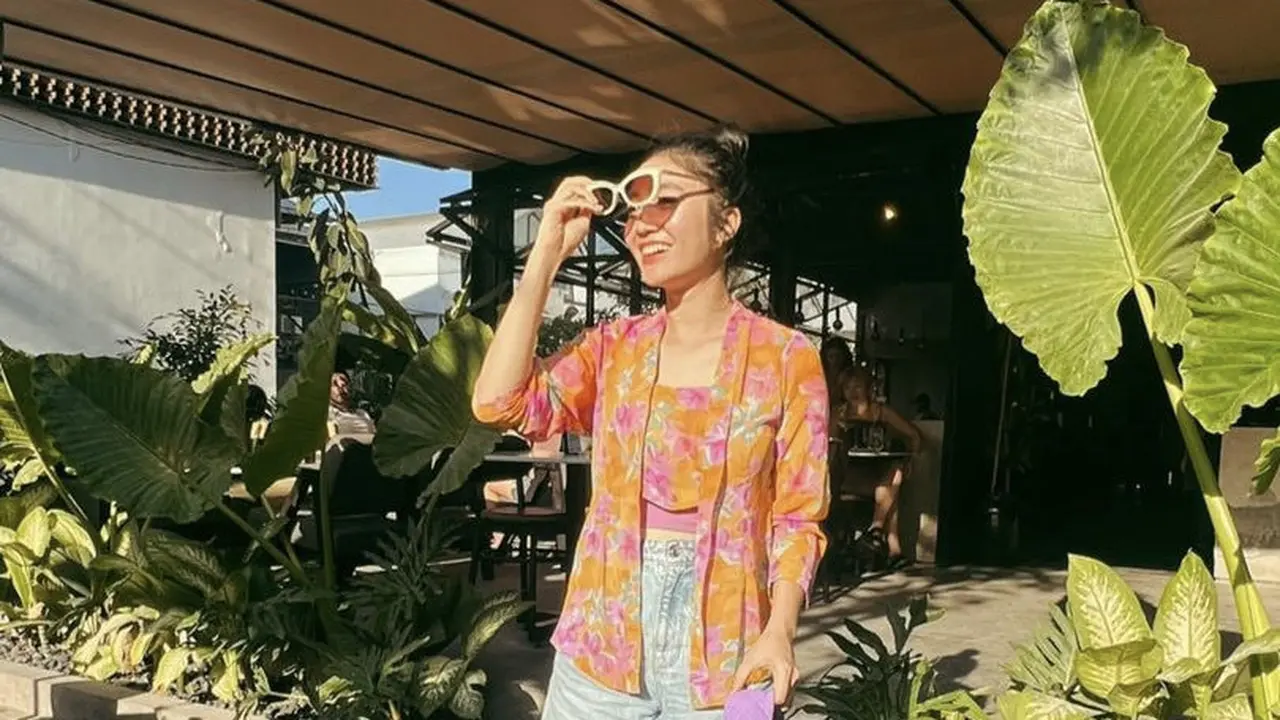 Tampilan Febby Rastanty Liburan di Bali