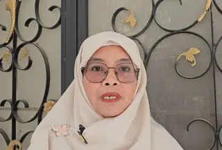 Kepala Bimbingan Ibadah Daerah Kerja (Daker) Bandara, Anis Diyah Puspita, yang merupakan pembadal haji mendiang jemaah Indonesia, Muhammad Firdaus Akhlan. (dok. Media Center Haji)