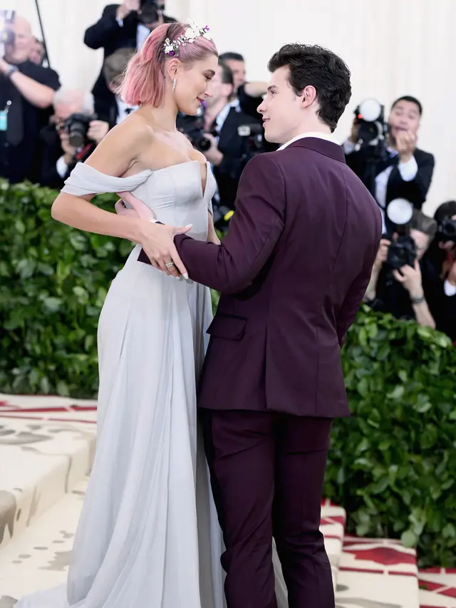 Hailey Baldwin - Shawn Mendes