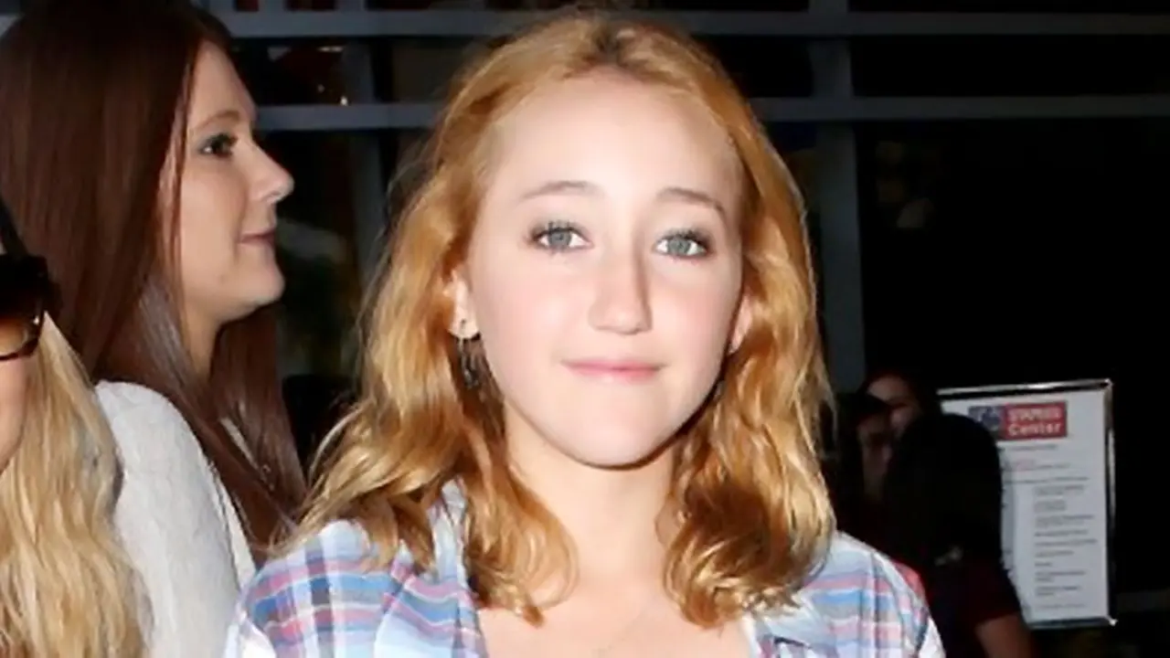 noah-cyrus-131028c.jpg