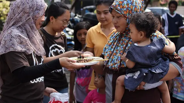 Cookpad Bungkus 2000 Tusuk Sate dalam Gerakan Kita Berbagi