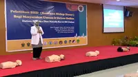 Direktur RS Unhas, dr Siti Maisuri Tajuddin Chalid saat membuka pelatihan Bantuan Dasar Hidup (Liputan6.com/Fauzan)