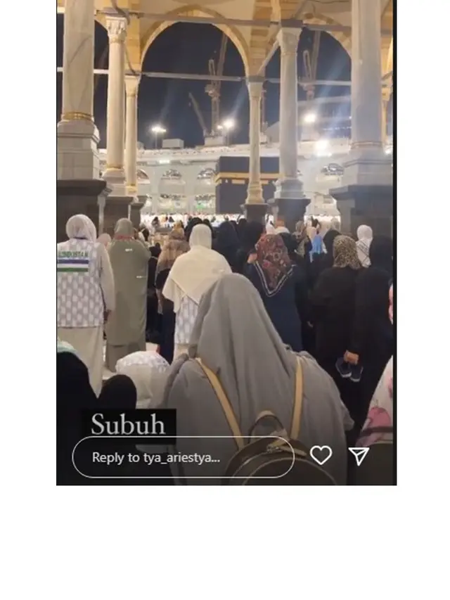 8 Momen Tya Ariestya dan Suami Jalani Umrah, Penuh Haru Bahagia