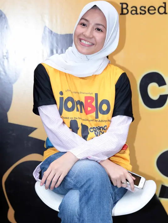 "Saya gak mau di Jomblo yang sekarang, orang melihat Jomblo itu nista. Orang yang takut jomblo malah jadi gegabah buat cari pacar,” ucap Hanung. (Deki Prayoga/Bintang.com)