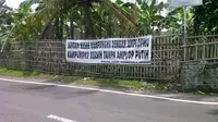  Warga Desa Kronggahan, Gamping, Sleman, DIY, menolak politik uang saat pencoblosan 9 April nanti. (Liputan6.com/Fathi Mahmud)