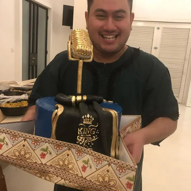 Genap 33 Tahun, Ini 6 Momen Kejutan Ulang Tahun Nassar Dapat Kue Unik di Bali