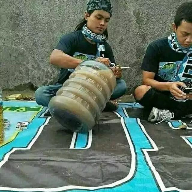 6 Potret Air Galon Nyeleneh Ini Bikin Tepuk Jidat, Jadi Malas Minum
