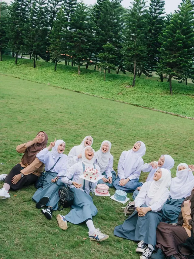 Perayaan ultah ke-29 Henny Rahman istri Alvin Faiz bersama selebgram hijabers (Foto: Instagram @ririe_fairus)