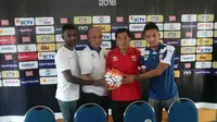 Yanto Basna dan Herri Setiawan saat konfrensi pers jelang pertandingan (Okan Firdaus/Liputan6.com)