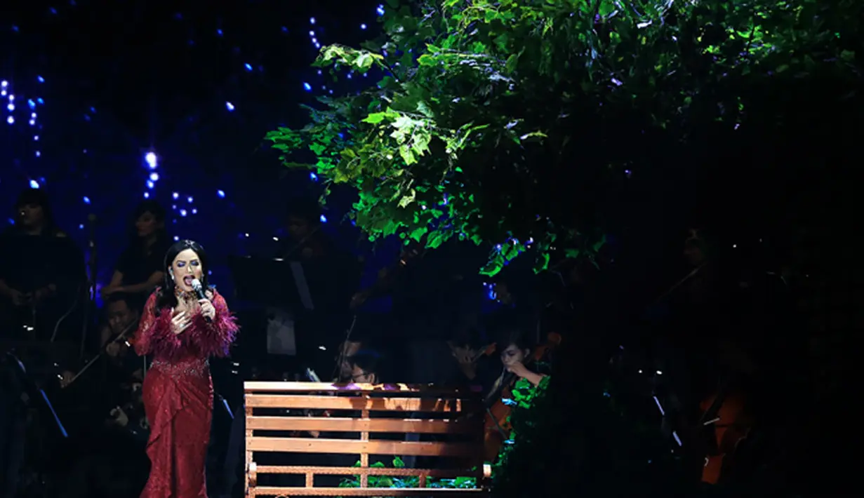 Sehari jelang penayangan film Ayat-Ayat Cinta 2 pada 21 Desember 2017, sebuah konser digelar. Bisa dikatakan ini menjadi trobosan baru sebelum film resmi dirilis dengan menggelar konser. (Deki Prayoga/Bintang.com)