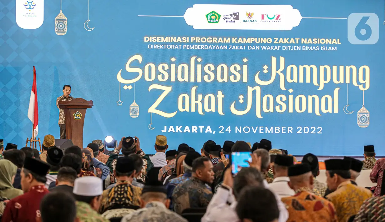 Dirjen Bimas Islam Kamaruddin Amin menyampaikan sambutan saat menghadiri sosialisasi Kampung Zakat Nasional di Jakarta, Kamis (24/11/2022). Kampung Zakat yang berkolaborasi dengan Kemenag, Baznas, LAZ, dan Pemda se-Indonesia untuk pemanfaatan zakat dalam rangka membantu pemerintah dalam pengentasan kemiskinan telah tersebar di 18 titik. (Liputan6.com/Faizal Fanani)