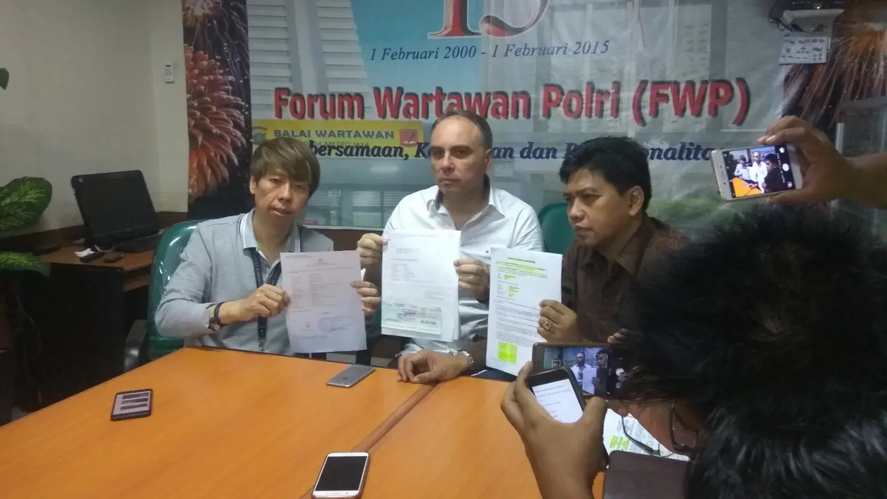 Mantan pelatih kesebelasan Pelita Bandung Raya (PBR) Darko Janackovic melaporkan manajemen klub tersebut ke Polda Metro Jaya.