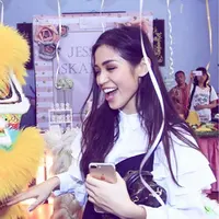 Suasana berbeda dilakukan oleh Jessica Iskandar dalam merayakan ulang tahunnya kali ini. Tanggal 29 Januari 2017, usia perempuan yang biasa disapa Jedar itu genap berusia 29 tahun. (Instagram/inijedar)