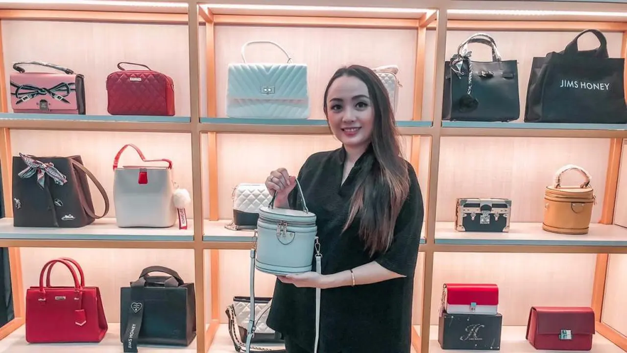 Cara Brand Fashion Lokal Ikut Membantu Perekonomian Rumah Tangga