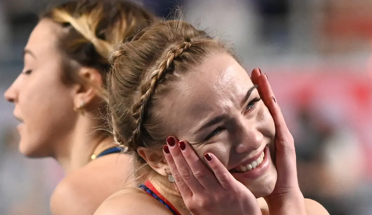 Senyum sumringah Marketa Stolova dari Republik Ceko saat perlombaan lari gawang 60m putri dalam Kejuaraan Atletik Indoor Eropa 2021 di Torun. (Foto: AFP/Sergei Gapon)