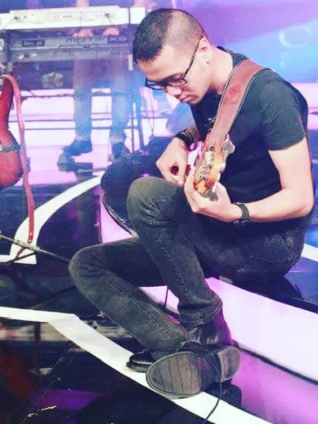 [Bintang] Bassist Kerispatih, Andika Putrasahadewa Meninggal Dunia