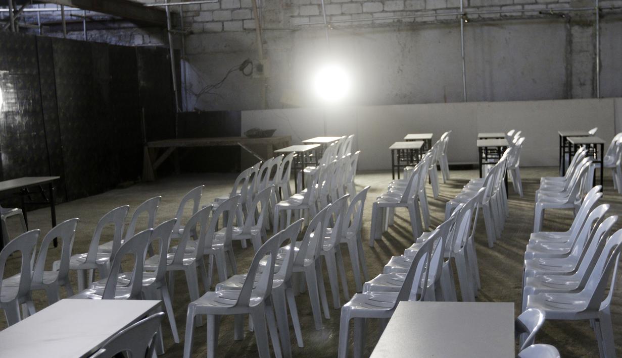 Suasana media center dari Stadion Rizal Memorial di Manila,Senin (25/11). Meski akan digunakan untuk ajang SEA Games 2019 kondisi ruangannya sangat memprihatinkan. (Bola.com/M Iqbal Ichsan)