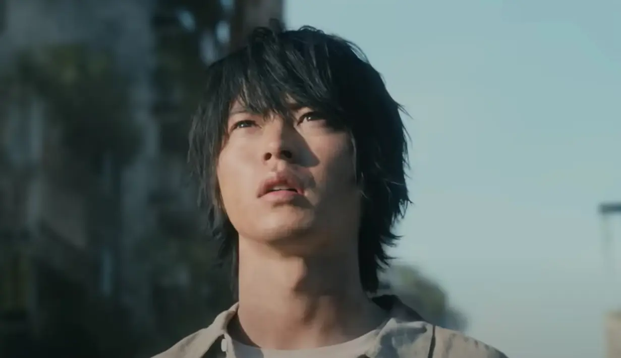 Kento Yamazaki kembali tampil gondrong dalam super teaser trailer Alice In Borderland Season 2. Aktor kelahiran 1994 tersebut berperan sebagai Ryohei Arisu. (Instagram/@netflixid)
