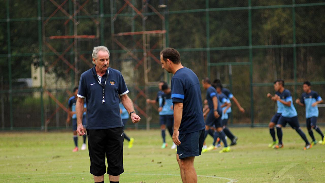 Pemain Timnas U19 Indonesia Berlatih Bersama Seniornya