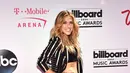 Senyum manis penyanyi pendatang baru, Rachel Platten saat tiba di karpet merah gelaran akbar Billboard Music Awards 2016 di Las Vegas, Nevada, Minggu (22/5). (David Becker/Getty Images/AFP)
