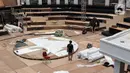 Panggung dengan konsep townhall itu berbentuk melingkar dengan area utama di tengah. Sedangkan tribun penonton berada melingkari panggung utama. (Liputan6.com/Angga Yuniar)