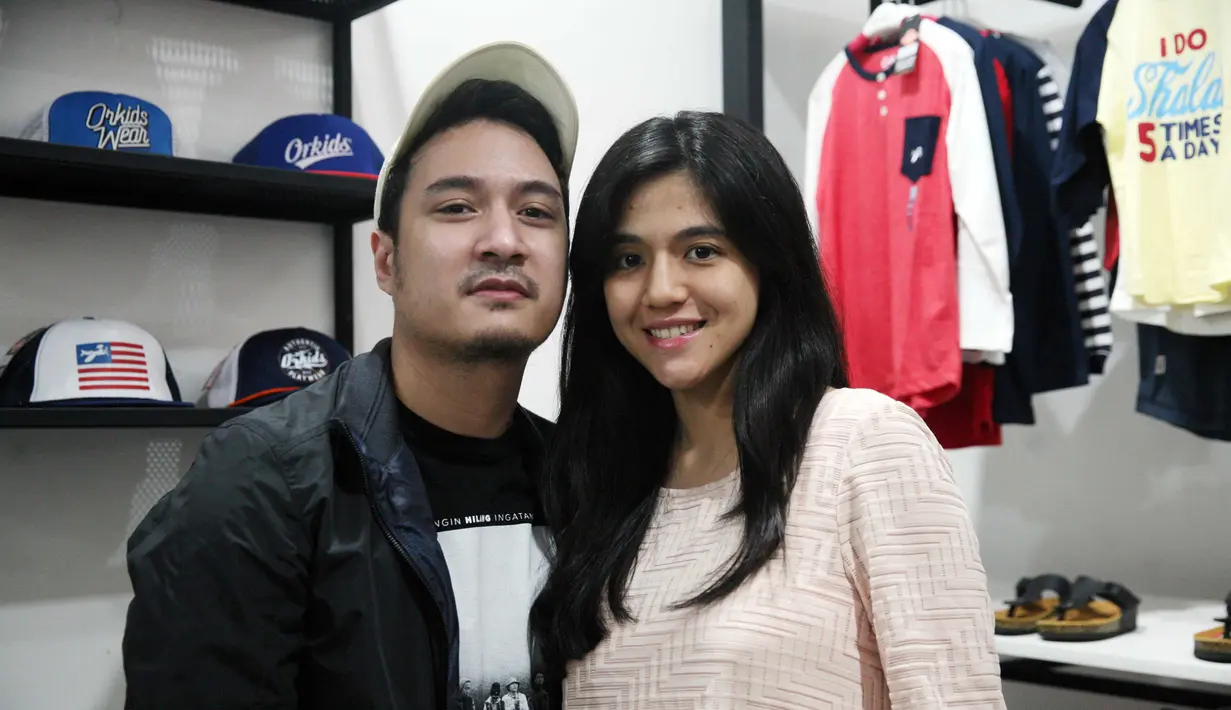 <p>Pasangan selebriti DJ Una dan suami, DJ Rahma tengah menanti kehadiran anak pertamanya. Pasangan ini nikah sejak Juli 2017, Putri Una mengandung memasuki trimester kedua. (Nurwahyunan/Bintang.com)</p>