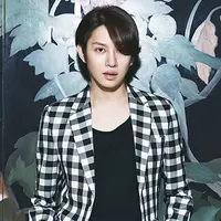 Bagi para penggemar K-pop, pasti sudah tak asing dengan nama Heechul Super Junior. Cowok ganteng ini termasuk salah satu idol Korea Selatan yang sering tampil di layar kaca. (Foto: soompi.com)
